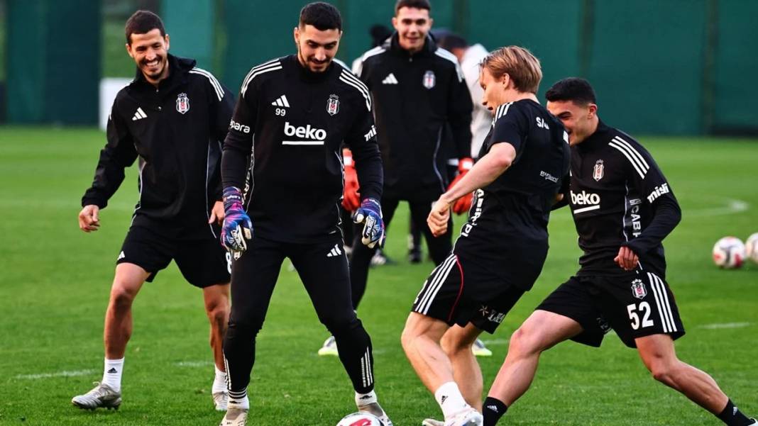 Atatürk Olimpiyat Stadı’nda kozlar paylaşılacak! F. Karagümrük - Beşiktaş muhtemel 11’leri belli oldu! 4